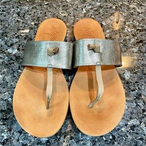 Naya Metallic Platinum Crescent Leather Thong Sandals Size 9.5